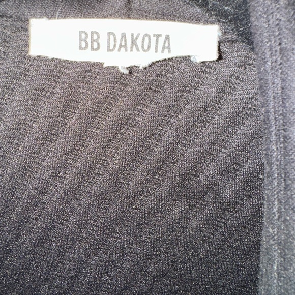 BB Dakota Black Textured Drape Front Trench - Picture 3 of 6